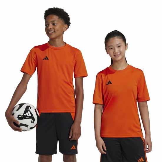 Детски тениски и фланелки Adidas Tabela 23 Jersey Juniors оранжево/черно Adidas Tabela 23 Jersey Juniors оранжево/черно Детски тениски и фланелки