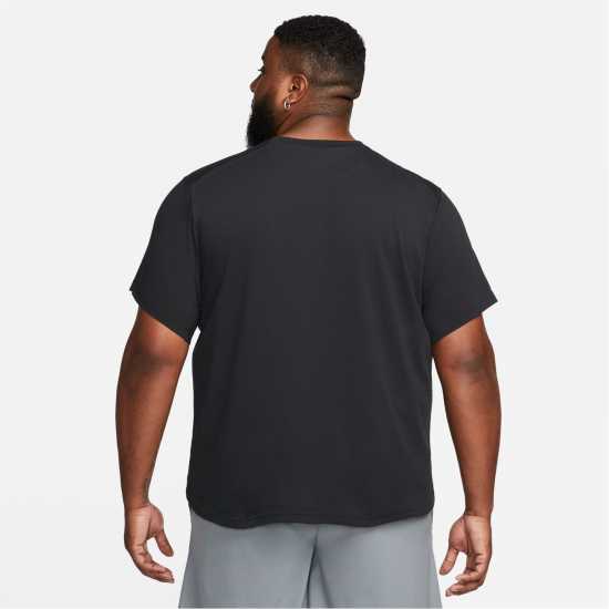 Nike Dri-FIT Primary Men's Short-Sleeve Training Top Черно Nike Dri-FIT Primary Men's Short-Sleeve Training Top Черно Мъжки тениски и фланелки