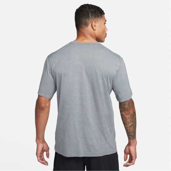Nike Dri-FIT UV Hyverse Men's Short-Sleeve Fitness Top Димно сиво Мъжки тениски и фланелки
