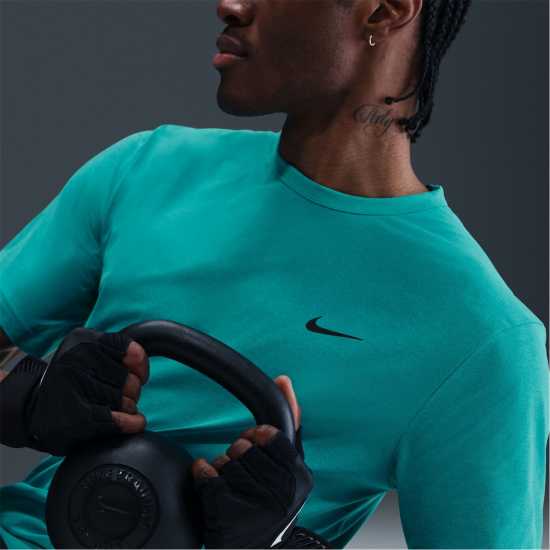 Мъжки тениски и фланелки Nike Dri-Fit Uv Hyverse Men's Short-Sleeve Fitness Top Nike Dri-Fit Uv Hyverse Men's Short-Sleeve Fitness Top Мъжки тениски и фланелки