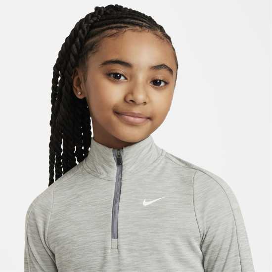 Детски тениски и фланелки Nike Older Girls Dri-Fit Long Sleeve Half Zip Тъмно сиво мъхле Nike Older Girls Dri-Fit Long Sleeve Half Zip Тъмно сиво мъхле Детски тениски и фланелки