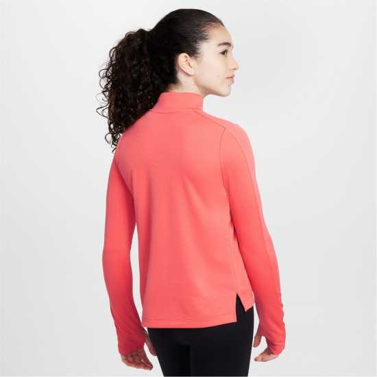 Детски тениски и фланелки Nike Older Girls Dri-Fit Long Sleeve Half Zip Magic Ember Nike Older Girls Dri-Fit Long Sleeve Half Zip Magic Ember Детски тениски и фланелки