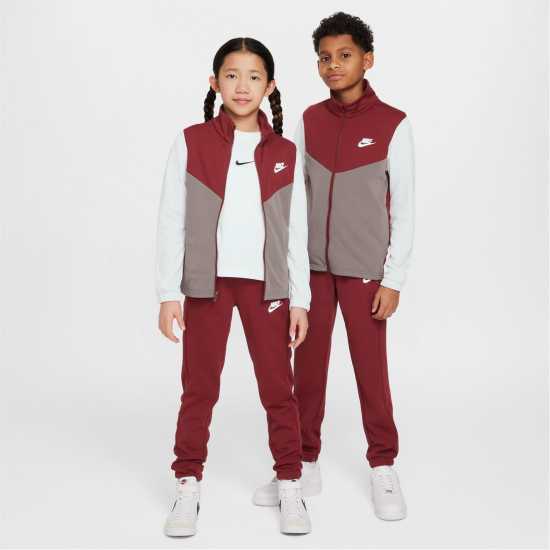 Детски спортни екипи Nike Детски Спортен Екип Nsw Poly Tracksuit Juniors Отбор Червено Nike Детски Спортен Екип Nsw Poly Tracksuit Juniors Отбор Червено Детски спортни екипи