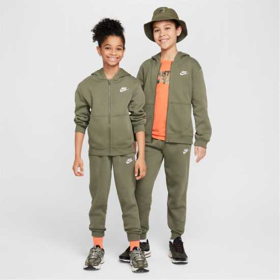 Детски спортни екипи Nike Fleece Tracksuit Junior Boys Средна маслина Nike Fleece Tracksuit Junior Boys Средна маслина Детски спортни екипи
