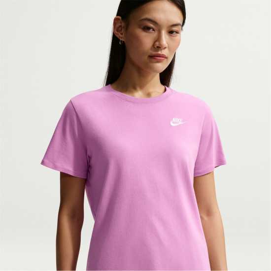 Дамски тениски и фланелки Nike Sportswear Women's Club T-Shirt Light Magenta Nike Sportswear Women's Club T-Shirt Light Magenta Дамски тениски и фланелки