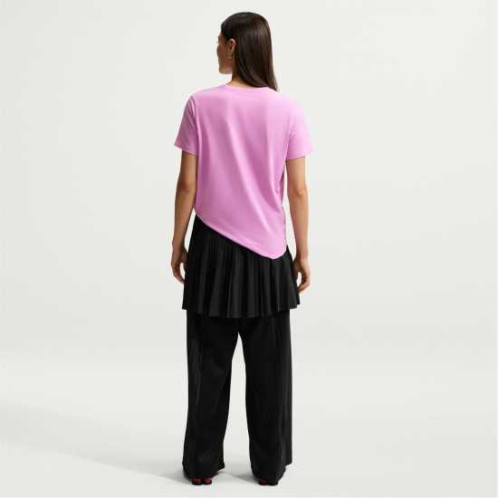 Дамски тениски и фланелки Nike Sportswear Women's Club T-Shirt Light Magenta Nike Sportswear Women's Club T-Shirt Light Magenta Дамски тениски и фланелки