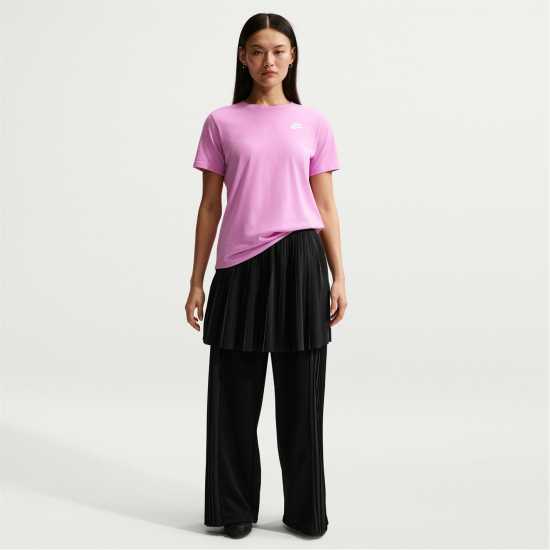 Дамски тениски и фланелки Nike Sportswear Women's Club T-Shirt Light Magenta Nike Sportswear Women's Club T-Shirt Light Magenta Дамски тениски и фланелки