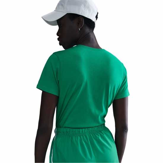 Дамски тениски и фланелки Nike Sportswear Women's Club T-Shirt Стадион зелено Nike Sportswear Women's Club T-Shirt Стадион зелено Дамски тениски и фланелки