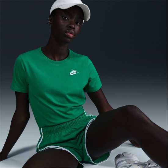 Дамски тениски и фланелки Nike Sportswear Women's Club T-Shirt Стадион зелено Nike Sportswear Women's Club T-Shirt Стадион зелено Дамски тениски и фланелки