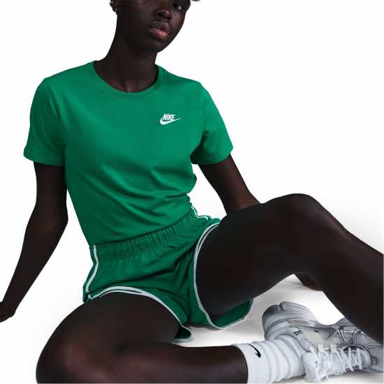 Дамски тениски и фланелки Nike Sportswear Women's Club T-Shirt Стадион зелено Nike Sportswear Women's Club T-Shirt Стадион зелено Дамски тениски и фланелки