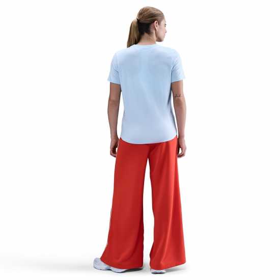 Дамски тениски и фланелки Nike Sportswear Women's Club T-Shirt Nike Sportswear Women's Club T-Shirt Дамски тениски и фланелки