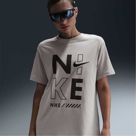 Дамски тениски и фланелки Nike Nsw Tee Ld99 Nike Nsw Tee Ld99 Дамски тениски и фланелки