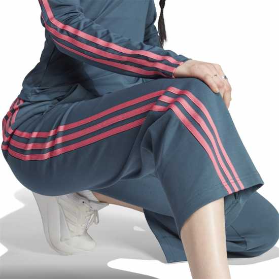 Дамски долнища на анцуг Adidas Future Icons 3-Stripes Tracksuit Bottoms Womens Adidas Future Icons 3-Stripes Tracksuit Bottoms Womens Дамски долнища на анцуг