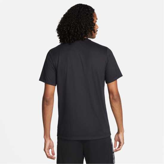 Мъжки тениски и фланелки Nike Dri-FIT Legend Men's Fitness T-Shirt Черно/сребро Nike Dri-FIT Legend Men's Fitness T-Shirt Черно/сребро Мъжки тениски и фланелки