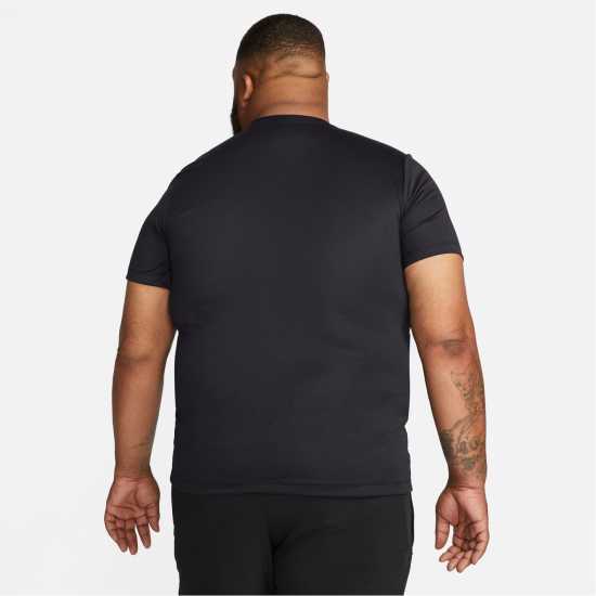 Мъжки тениски и фланелки Nike Dri-FIT Legend Men's Fitness T-Shirt Черно/сребро Nike Dri-FIT Legend Men's Fitness T-Shirt Черно/сребро Мъжки тениски и фланелки