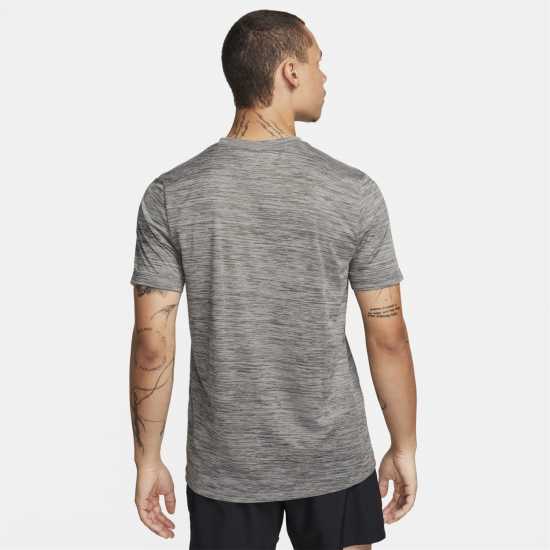 Nike Dri-Fit Legend Men's Fitness T-Shirt Желязно сиво 