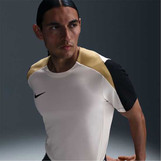Мъжки тениски и фланелки Nike Strike Short-Sleeve Football Top Adults Слонова кост/Черно Nike Strike Short-Sleeve Football Top Adults Слонова кост/Черно Мъжки тениски и фланелки