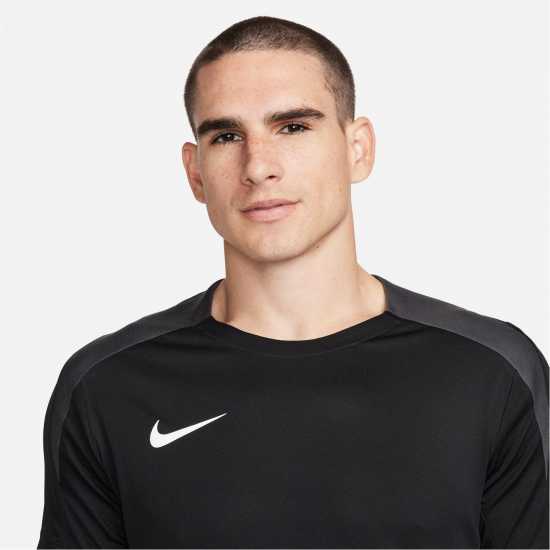 Мъжки тениски и фланелки Nike Strike Short-Sleeve Football Top Adults Черно/Бяло Nike Strike Short-Sleeve Football Top Adults Черно/Бяло Мъжки тениски и фланелки