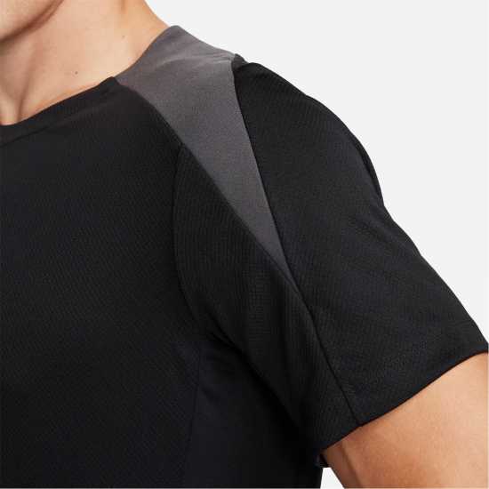 Мъжки тениски и фланелки Nike Strike Short-Sleeve Football Top Adults Черно/Бяло Nike Strike Short-Sleeve Football Top Adults Черно/Бяло Мъжки тениски и фланелки