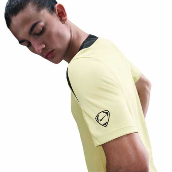 Nike Strike Short-Sleeve Football Top Adults Светлина Nike Strike Short-Sleeve Football Top Adults