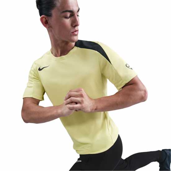 Nike Strike Short-Sleeve Football Top Adults Светлина Nike Strike Short-Sleeve Football Top Adults