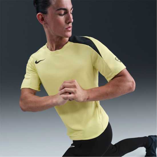 Nike Strike Short-Sleeve Football Top Adults Светлина Nike Strike Short-Sleeve Football Top Adults