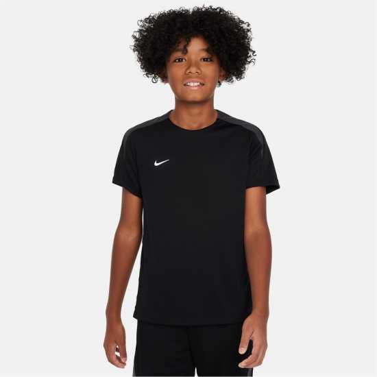 Детски тениски и фланелки Nike Strike Short-Sleeve Football Top Juniors Черно/Бяло Nike Strike Short-Sleeve Football Top Juniors Черно/Бяло Детски тениски и фланелки