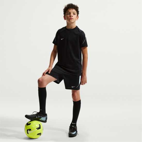 Детски тениски и фланелки Nike Strike Short-Sleeve Football Top Juniors Черно/Бяло Nike Strike Short-Sleeve Football Top Juniors Черно/Бяло Детски тениски и фланелки