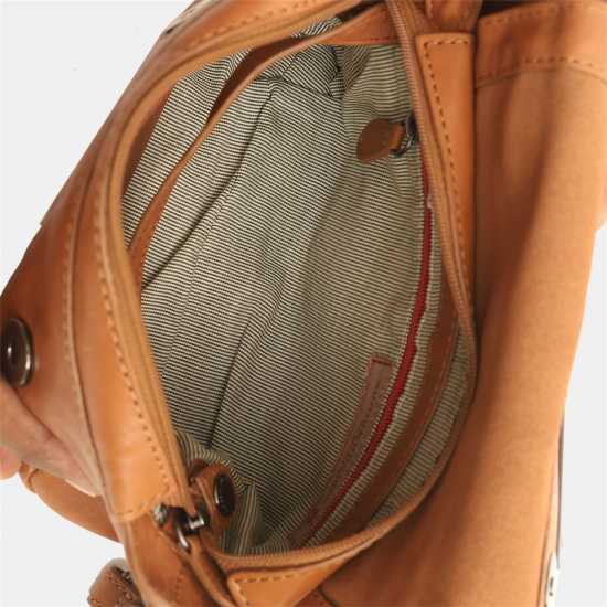 Дамски чанти Aunts And Uncles A Flap X Body Ld99 Caramel Aunts And Uncles A Flap X Body Ld99 Caramel Дамски чанти