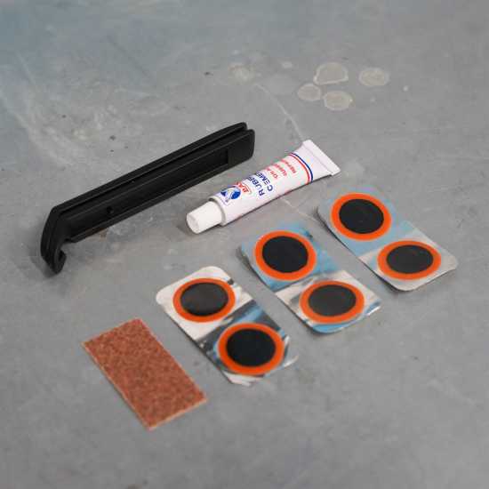 Pinnacle Комплект За Ремонт На Гуми Puncture Repair Kit (Includes 2 Tyre Levers)  Колоездачни аксесоари