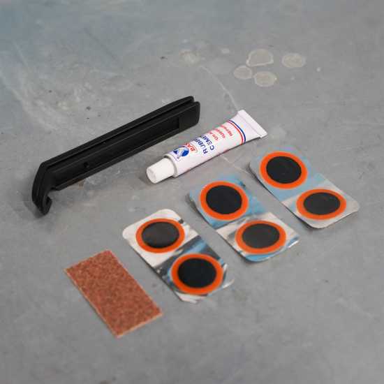 Pinnacle Комплект За Ремонт На Гуми Puncture Repair Kit (Includes 2 Tyre Levers) Pinnacle Комплект За Ремонт На Гуми Puncture Repair Kit (Includes 2 Tyre Levers)
