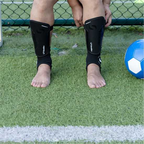 Sondico Ankle Comfort Shinguards Черно/Бяло Футболни аксесоари