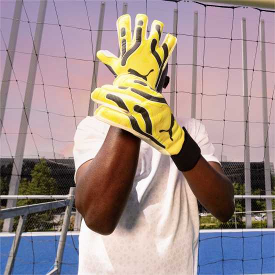 Puma Ultra Ultimate Goalkeeper Glove Yellow/Black Вратарски ръкавици и облекло