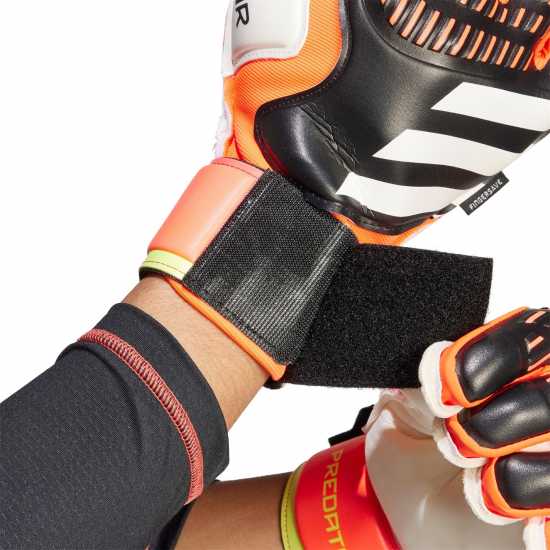 Adidas Вратарски Ръкавици Predator Match Fingersave Goalkeeper Gloves Adults Черно/Червено Вратарски ръкавици и облекло
