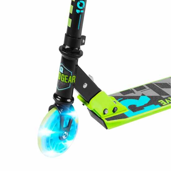 Madd Gear Carve Rize Scooter With Light Up Wheels Waves Скутери