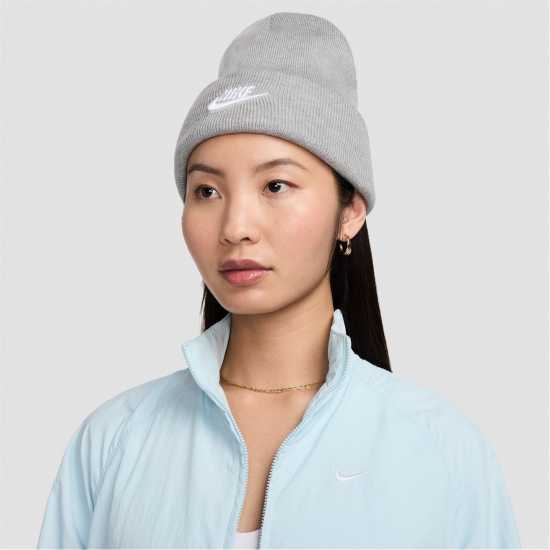 Шапки с козирка Nike Peak Futura Beanie Сиво Nike Peak Futura Beanie Сиво Шапки с козирка