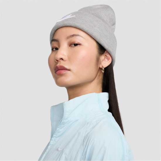 Шапки с козирка Nike Peak Futura Beanie Сиво Nike Peak Futura Beanie Сиво Шапки с козирка