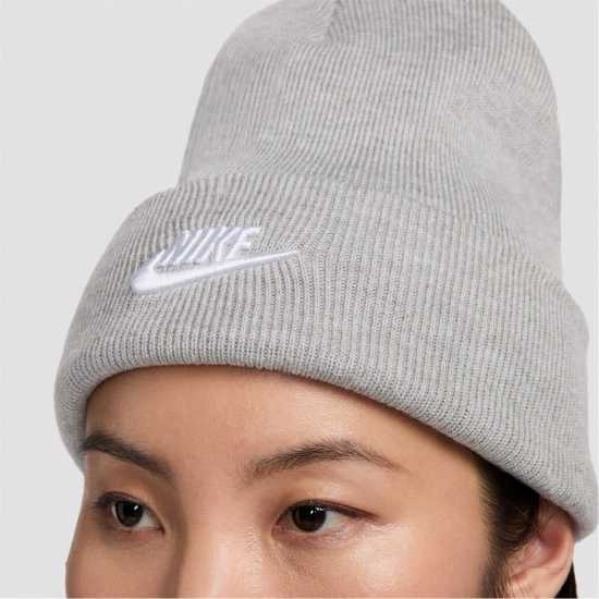 Шапки с козирка Nike Peak Futura Beanie Сиво Nike Peak Futura Beanie Сиво Шапки с козирка