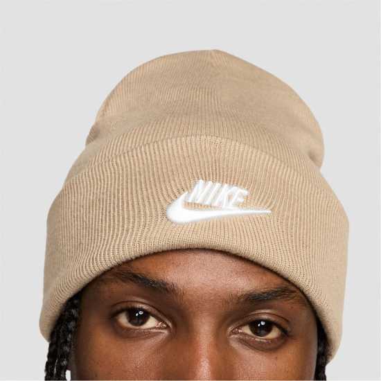 Шапки с козирка Nike Nsw Peak Beanie Sn54 Khaki/White Nike Nsw Peak Beanie Sn54 Khaki/White Шапки с козирка