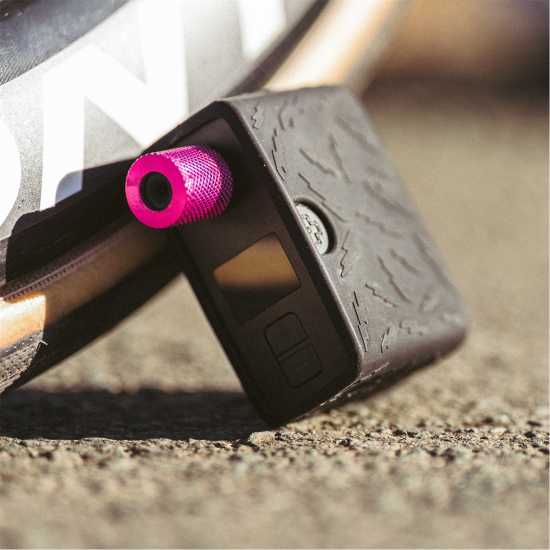 Велосипедни помпи Muc-Off Airmach Mini Inflator Pro Muc-Off Airmach Mini Inflator Pro Велосипедни помпи