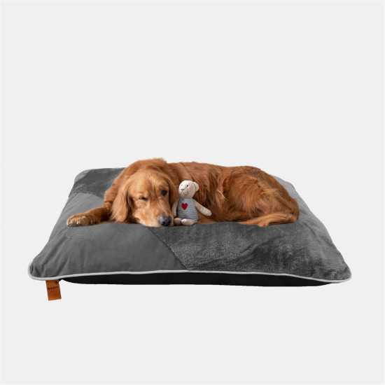 Waggy Tails Cushion  Магазин за домашни любимци